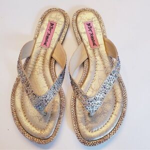 Betsey Johnson Glliitz flip flop sandal gold size 9